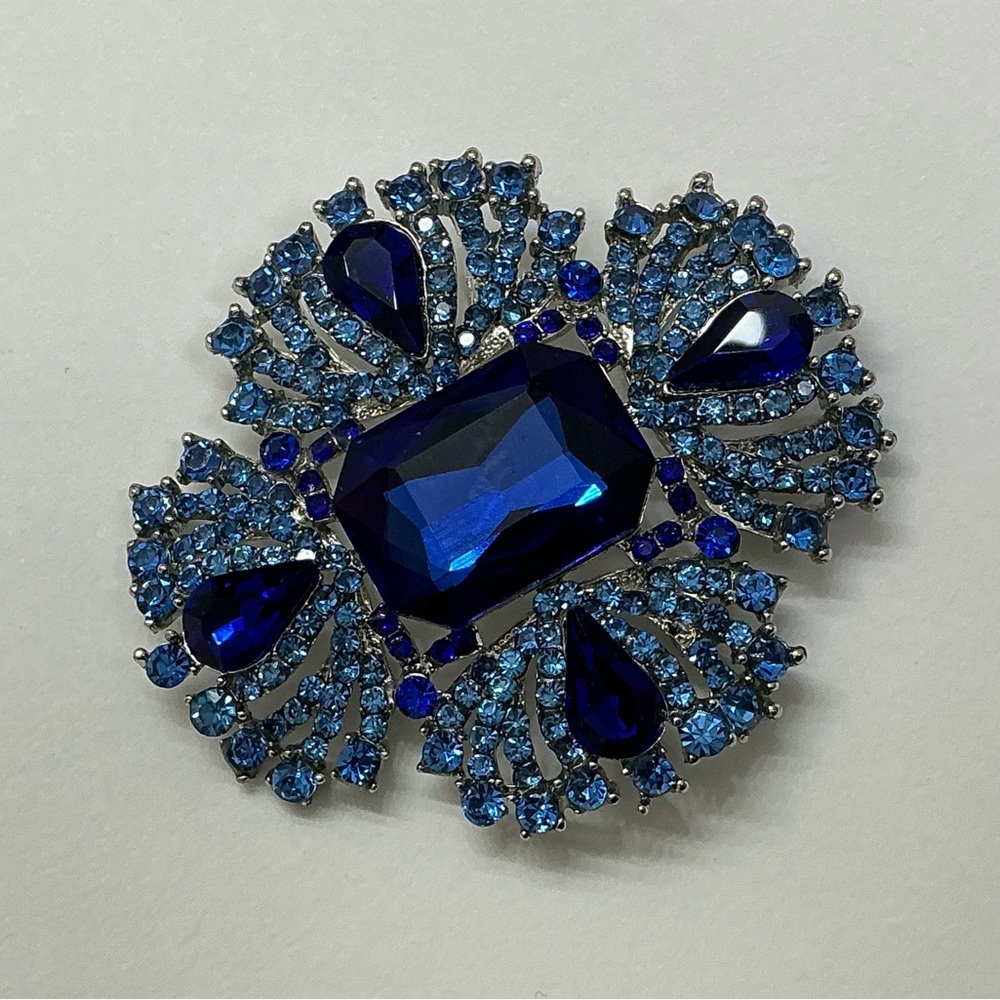 Blue Rhinestone Cross/Flower Brooch - Picture 5 of 8